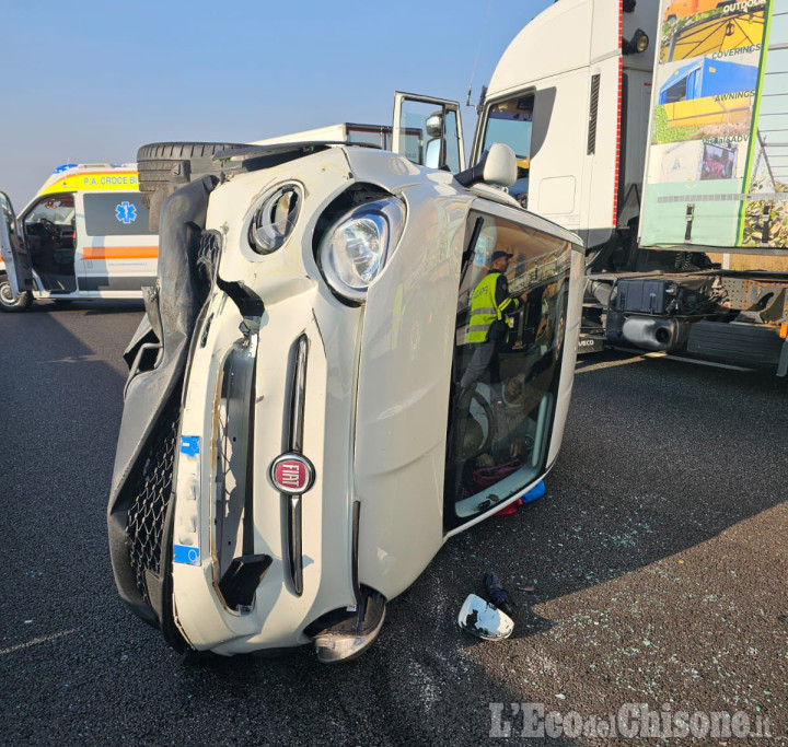 Rivalta: scontro tra auto e camion sulla tangenziale sud, un ferito 