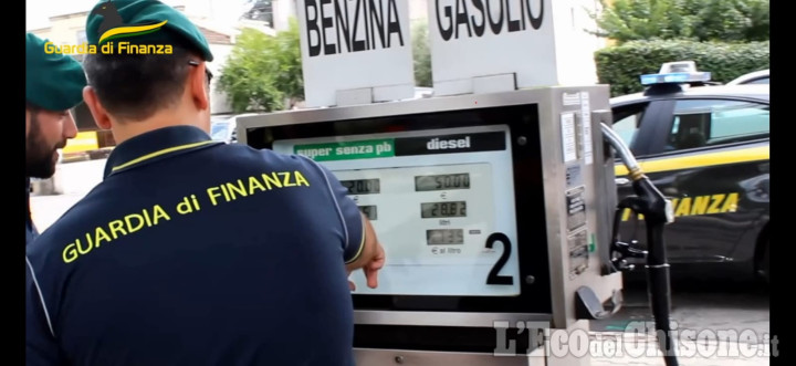 Caro benzina, la Guardia di Finanza intensifica i controlli ai distributori