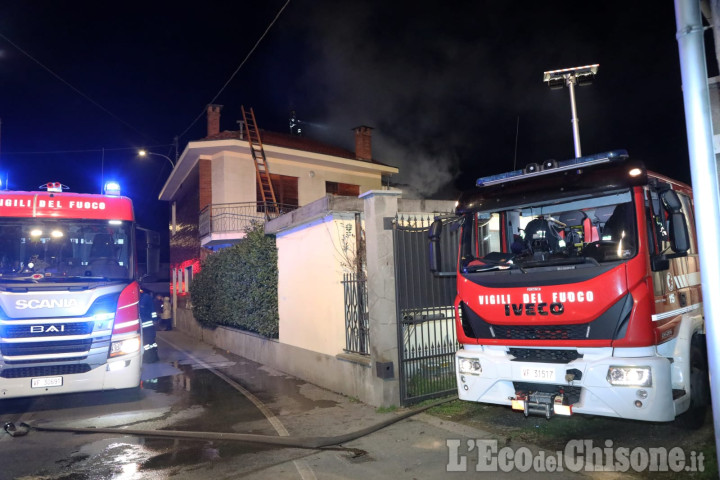 None: incendio al tetto di una casa in strada Volvera