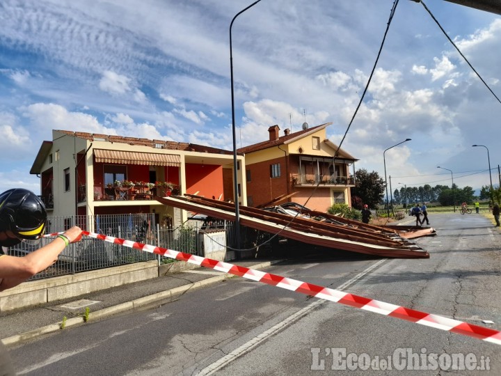 Cercenasco: in via Umberto tetto divelto dal forte vento durante un violento temporale