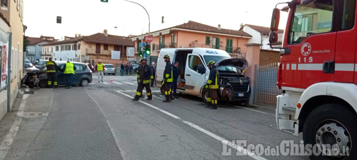 Pancalieri: scontro tra due veicoli all'incrocio tra via Amedeo e via Carmagnola