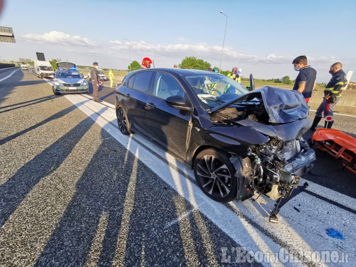 Riva: tamponamento tra auto sulla Torino-Pinerolo, due feriti in ospedale