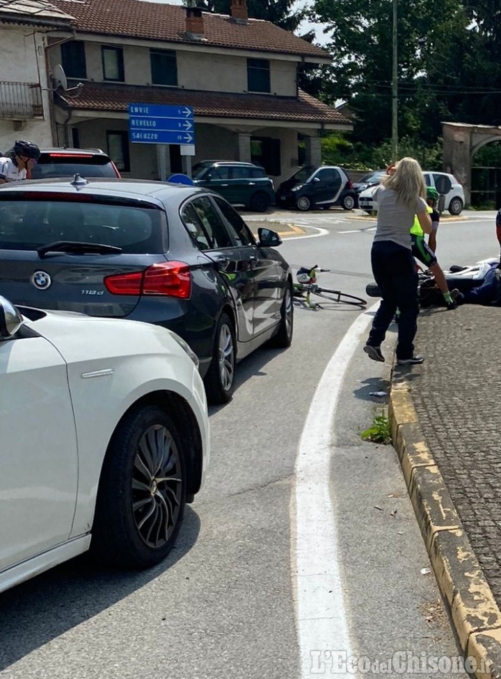 Barge: cade nella rotonda, ferito motociclista in frazione san Martino