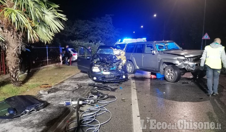 Rivalta: scontro tra auto in via Einaudi, tre feriti