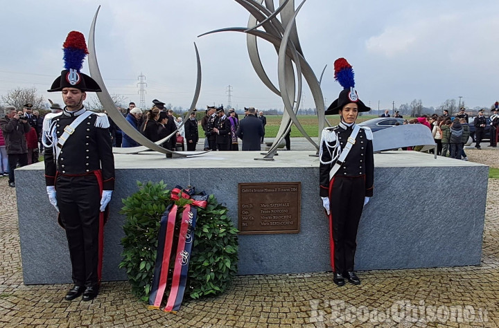 Una targa ricordo per i carabinieri vittime dell'incidente in volo di Inverso Pinasca