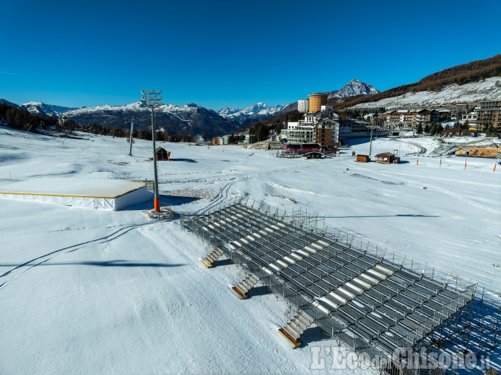 Sestriere: la prima neve sulle piste con i lavori in corso per l'Audi FIS Ski World Cup del 22 e 23 febbraio