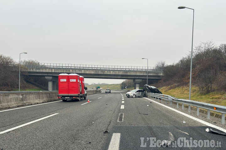 Piscina: scontro tra due auto sulla Torino-Pinerolo, un ferito