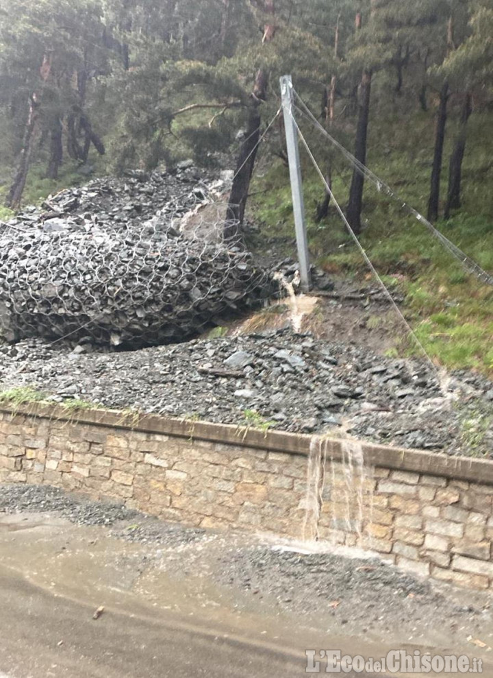 Scarica di pietre a Depot di Fenestrelle, interrotta una corsia della Sp 23 del Sestriere