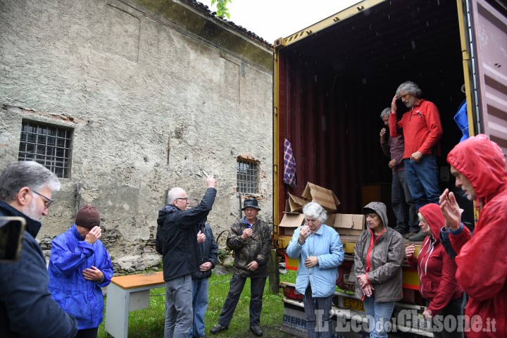 Benedetto dal vescovo Olivero il container di aiuti per la missione del vescovo emerito Debernardi