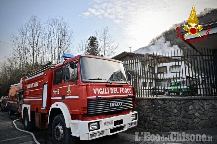 Trana: fiamme in un deposito di attrezzature agricole