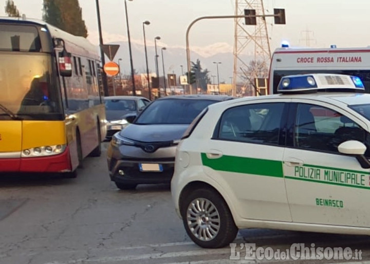 Beinasco: aggredisce il controllore del bus, 35enne fermato dalla Polizia locale