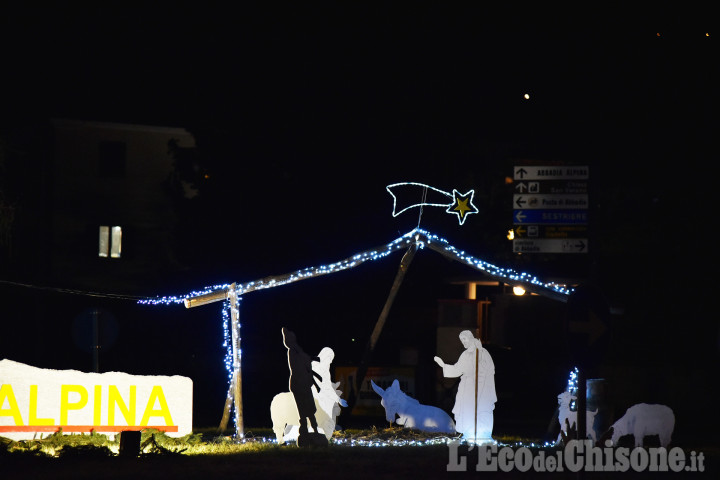 Abbadia: ignoti rubano nuovamente la sagoma del Bambino Gesù nel Presepe sulla rotonda