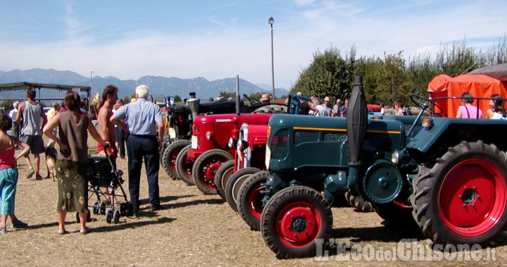 Trattori d&#039;epoca nella festa patronale  di Gemerello