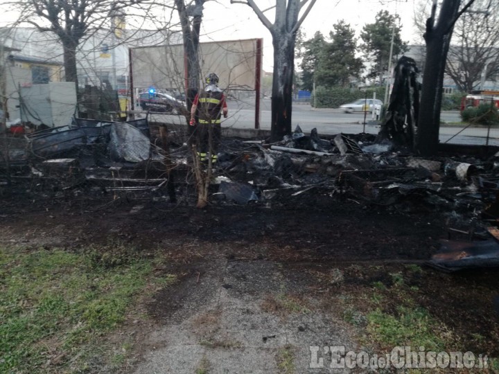 Beinasco: in fiamme un container a Borgo Melano