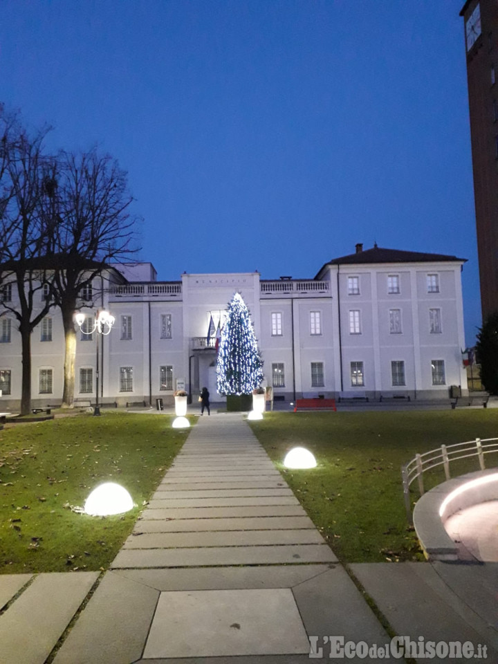 Vinovo: pullman per il funerale della madre di Don Perucca