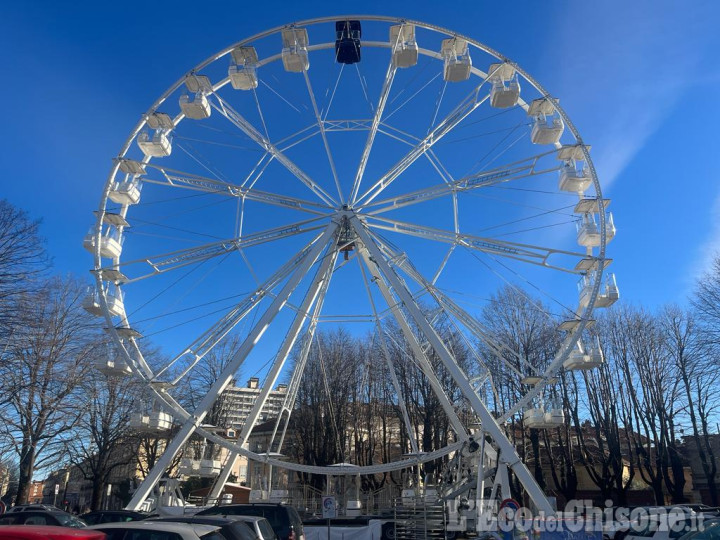 Pinerolo: annullata l'inaugurazione della grande ruota panoramica in piazza Terzo Alpini