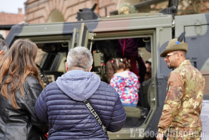 Alpinatour: anche gli Alpini del 3° Reggimento di Pinerolo nel week end di Piazza Castello a Torino