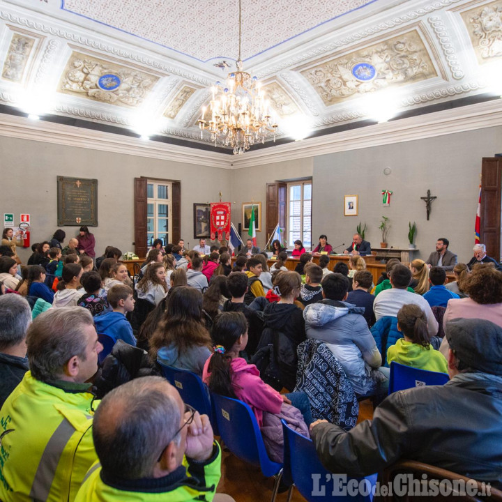 Barge passa da Comune a Città, partecipata cerimonia in Consiglio