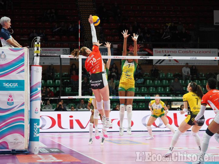 Volley A1 femminile, brusco stop della Wash4green Pinerolo: derby indigesto, 3-0 per Cuneo