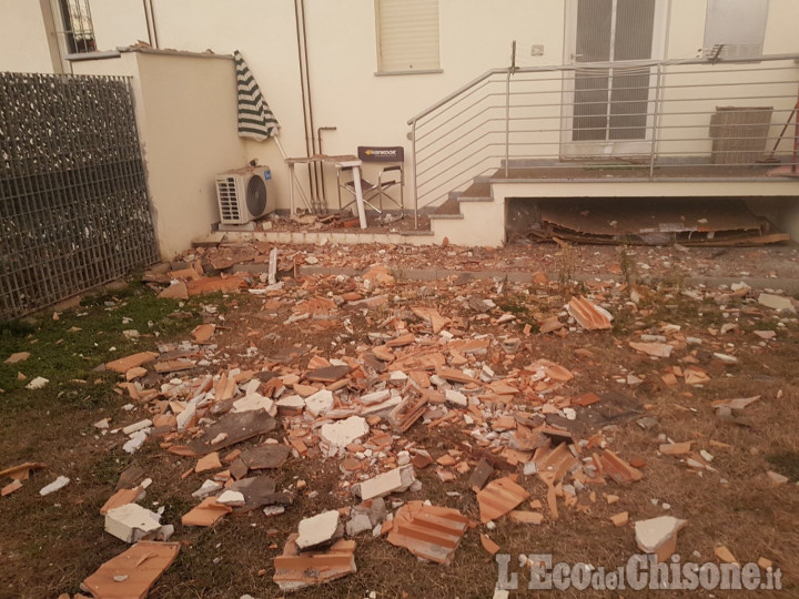 Crolla il cornicione di una palazzina, sei famiglie evacuate a Borgaretto