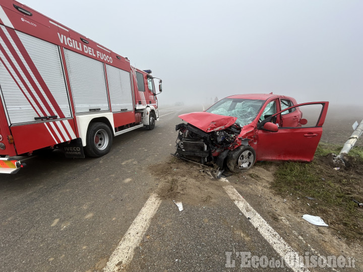 Castagnole: schianto nella nebbia tra auto e camion, ferita una donna