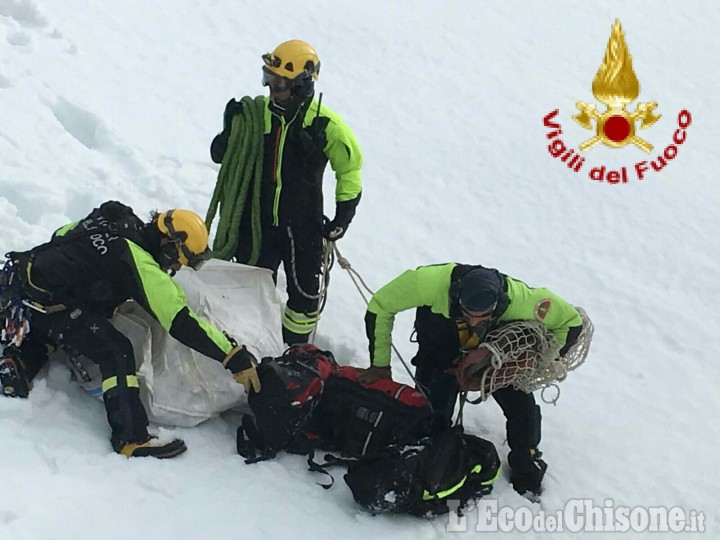 Precipita in un burrone a Forno di Coazze, cane salvato dai Vigili del fuoco