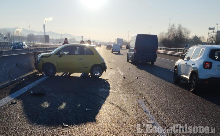 Rivalta: scontro fra tre auto in tangenziale sud, lunghe code e disagi