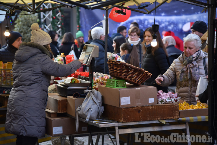 Pinerolo: da domenica 1 tornano i mercati natalizi con orario prolungato