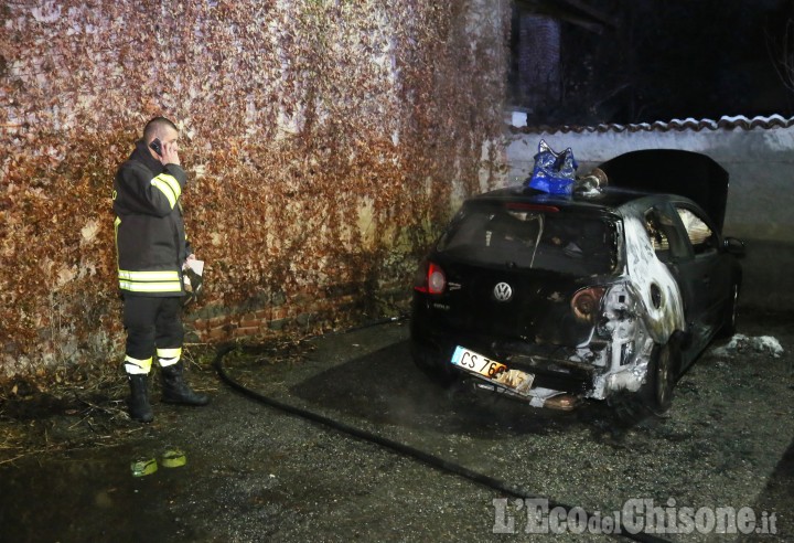 None: appicca le fiamme a un'auto, cassonetti e contatori, fermato piromane