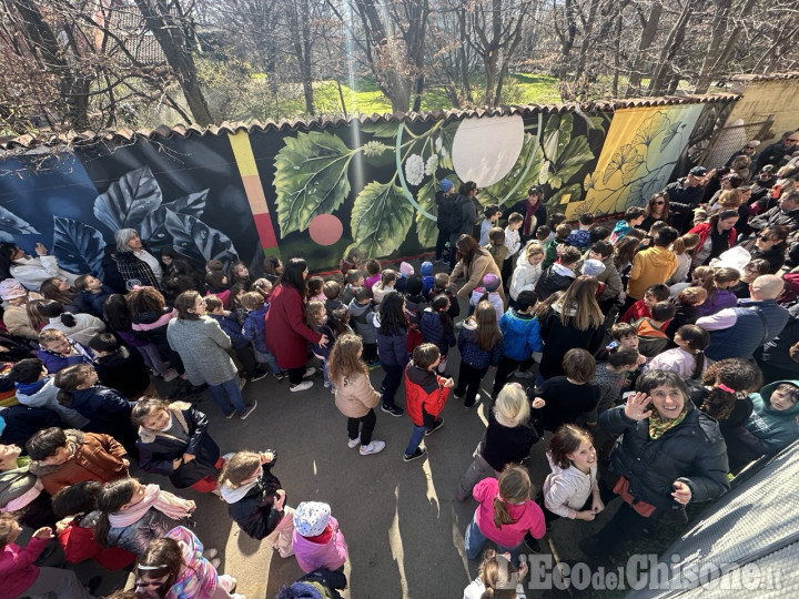 San Secondo, i bambini della primaria Tonello inaugurano il murale firmato Fabio Petani