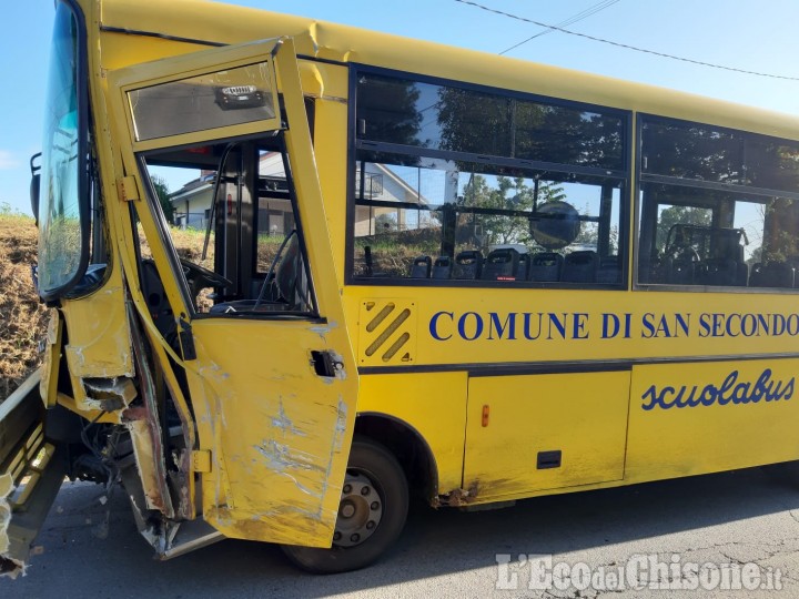 San Secondo: furgone contro scuolabus in via san Rocco, nessun ferito