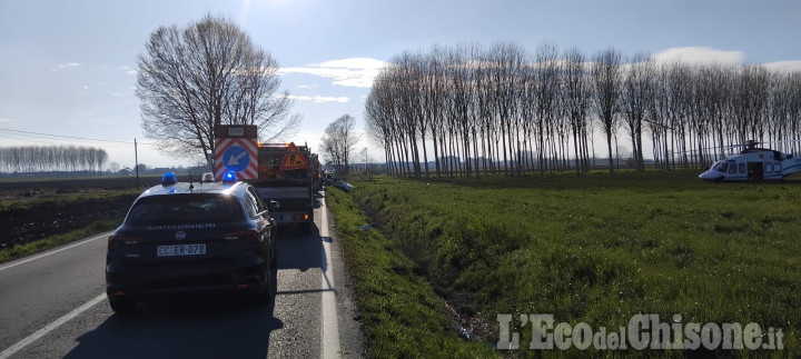 Auto fuori strada sulla Provinciale tra Virle e Osasio: un morto e due feriti