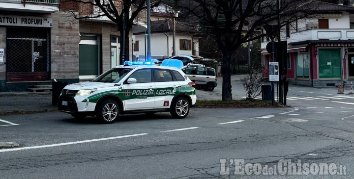 Controllo stradale a Pinasca: fermati due uomini con pendenze penali