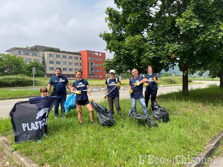 Pinerolo: la passeggiata per ripulire la Porporata dalla plastica 