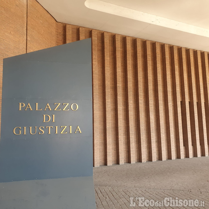 Adesca un minore, nei guai noto imprenditore e dirigente sportivo pinerolese