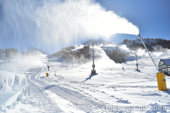 Vialattea: da domani venerdì 6 dicembre riparte la stagione sciistica con le prime piste aperte nell'area di Sestriere e Borgata