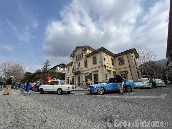 Villar Perosa: un giro sulle auto da rally e drift per solidarietà