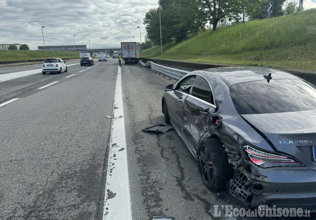 Beinasco: Scontro Tra Auto E Tir Sulla Torino-Pinerolo, Due Feriti ...