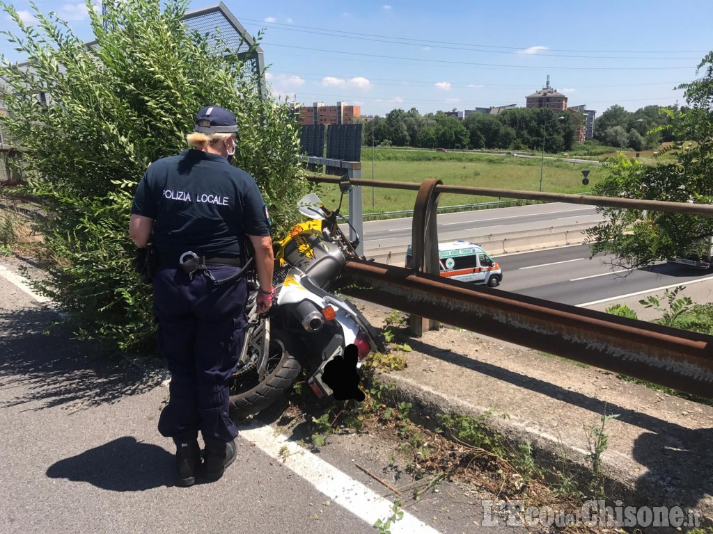 Nichelino: Si Schianta Con La Moto Della Scuola Guida Sul Cavalcavia ...