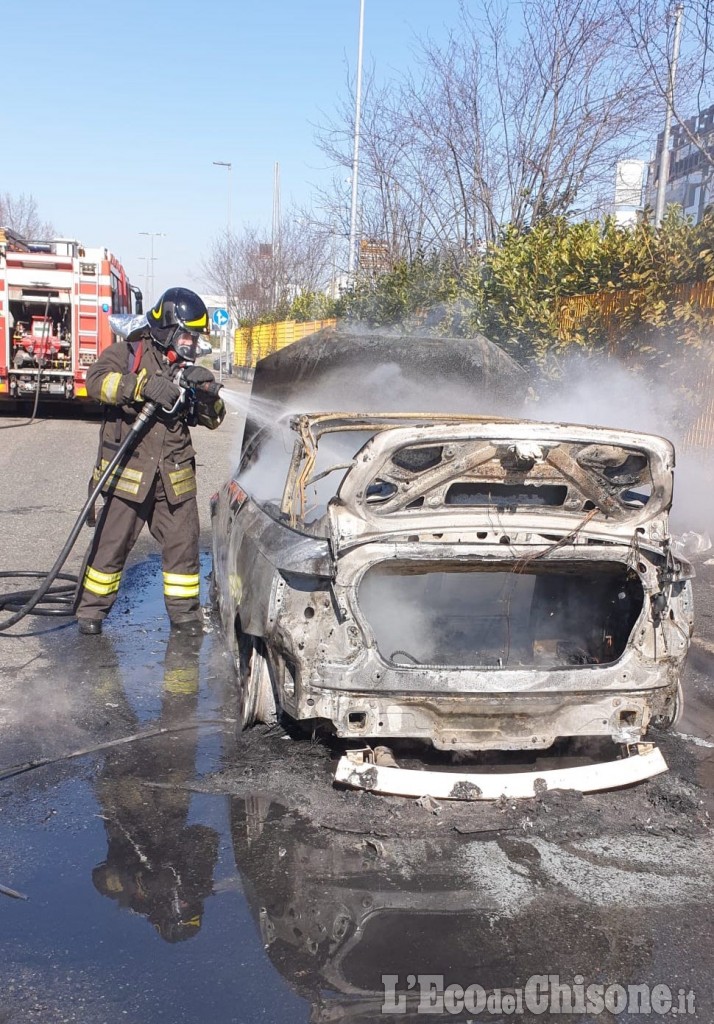 Orbassano: Auto In Fiamme Sulla Circonvallazione Esterna, L'intervento ...