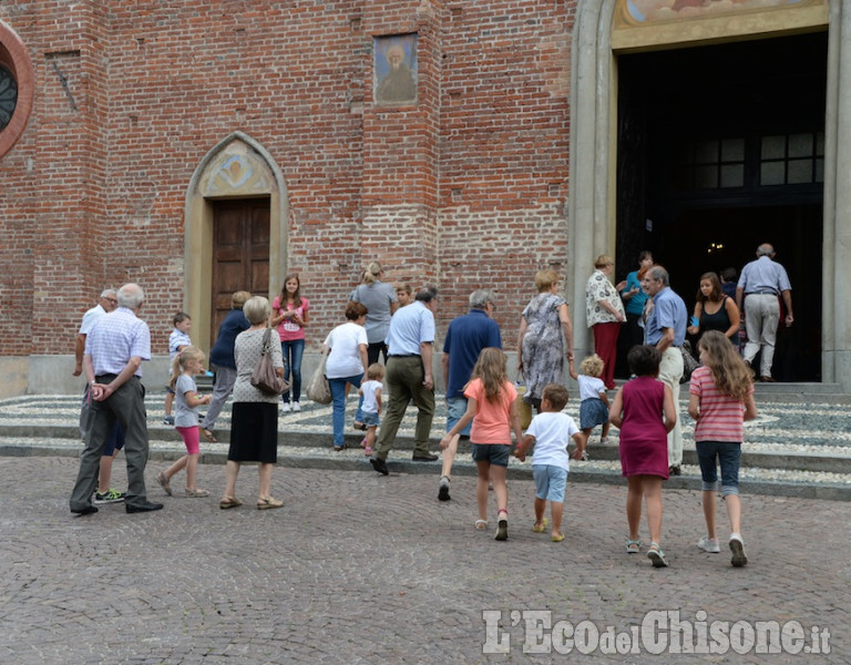 Pinerolo: San Maurizio Benedizione dei bambini 