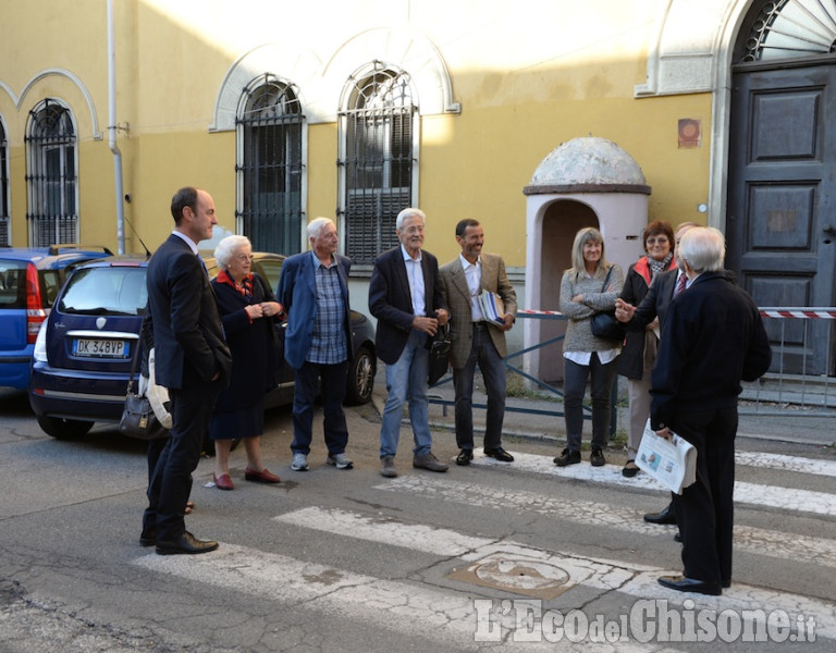 Pinerolo il Comitato per la Valorizzazione della Caserma Bochard in visita