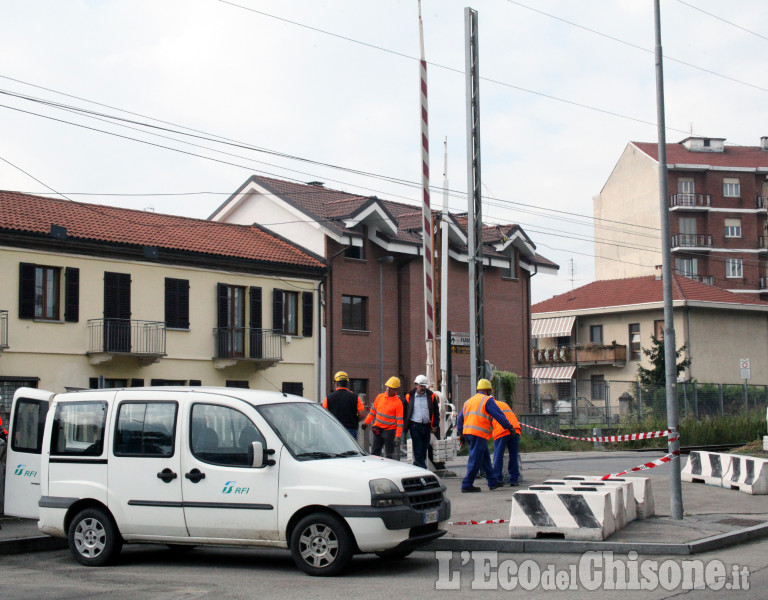 Nichelino, cavi tranciati sulla ferrovia e lavori in corso