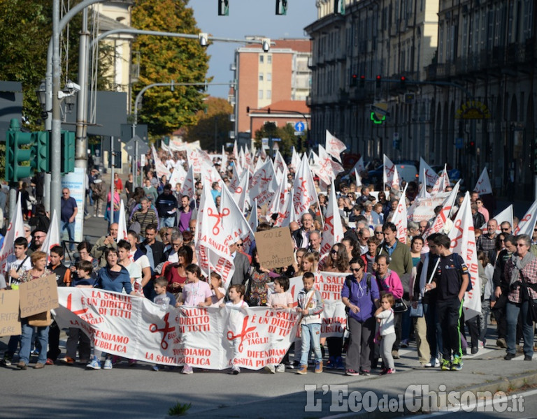 Pinerolo: corteo per salvare l&#039;ospedale Agnelli