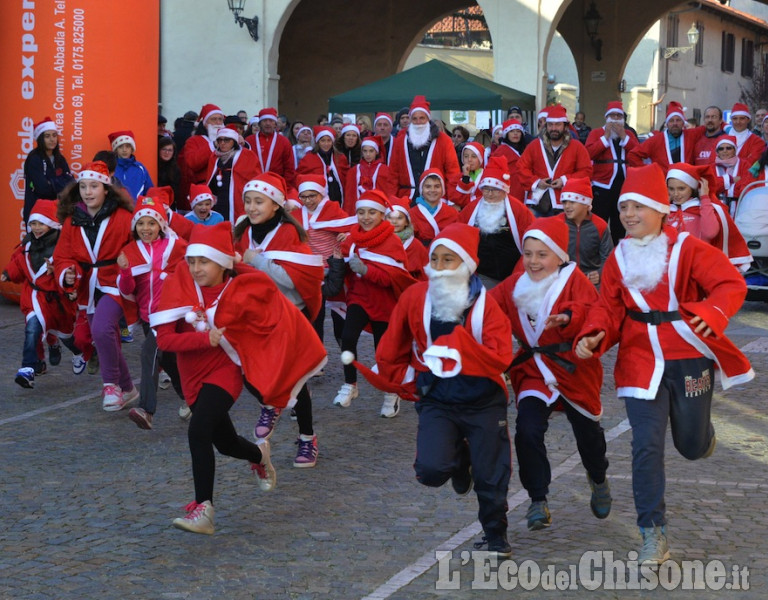 Frossasco :la corsa dei Babbi Natale