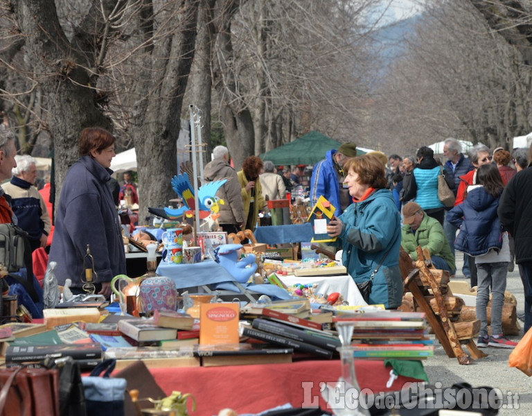 Pinerolo: Mercatino delle pulci