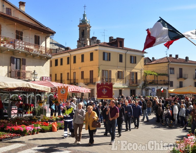 Cumiana in festa, tra fiori, colori e memoria