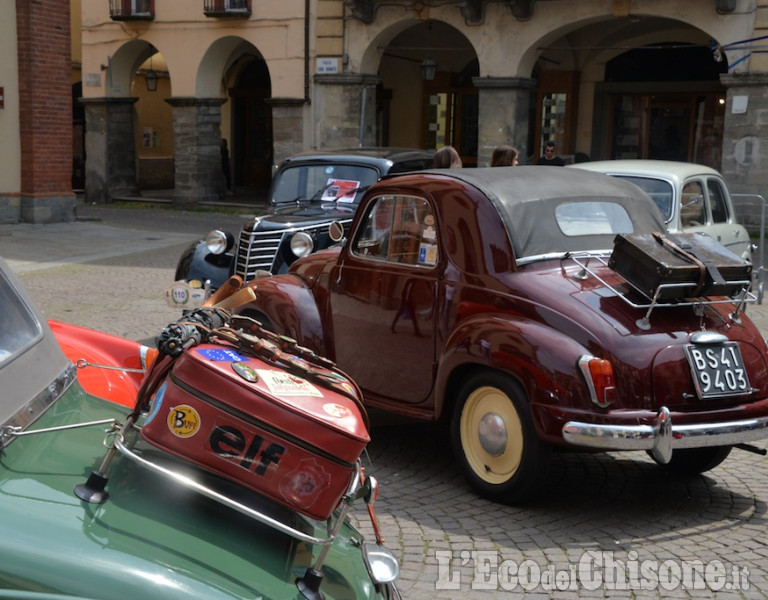 Pinerolo: Raduno di auto d&#039;epoca nel centro storico