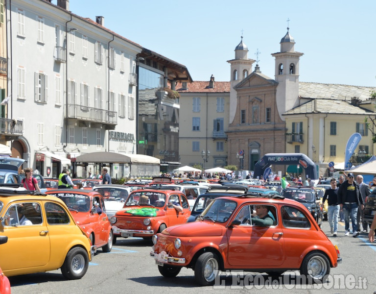 Pinerolo : Raduno delle  auto 500