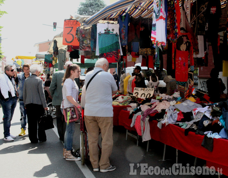 Nichelino: festa delle rose in via dei Martiri